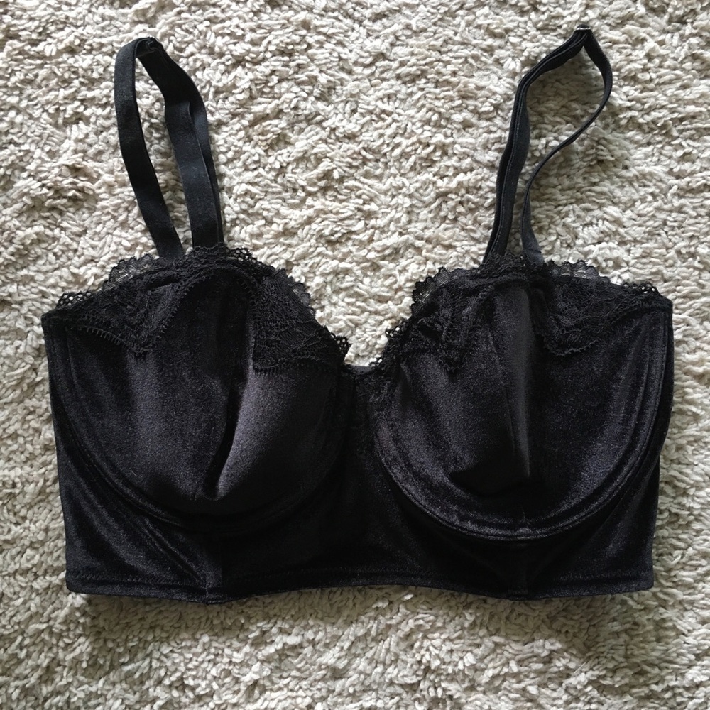 New Black Velvet & Lace Victoria’s Secret Bra